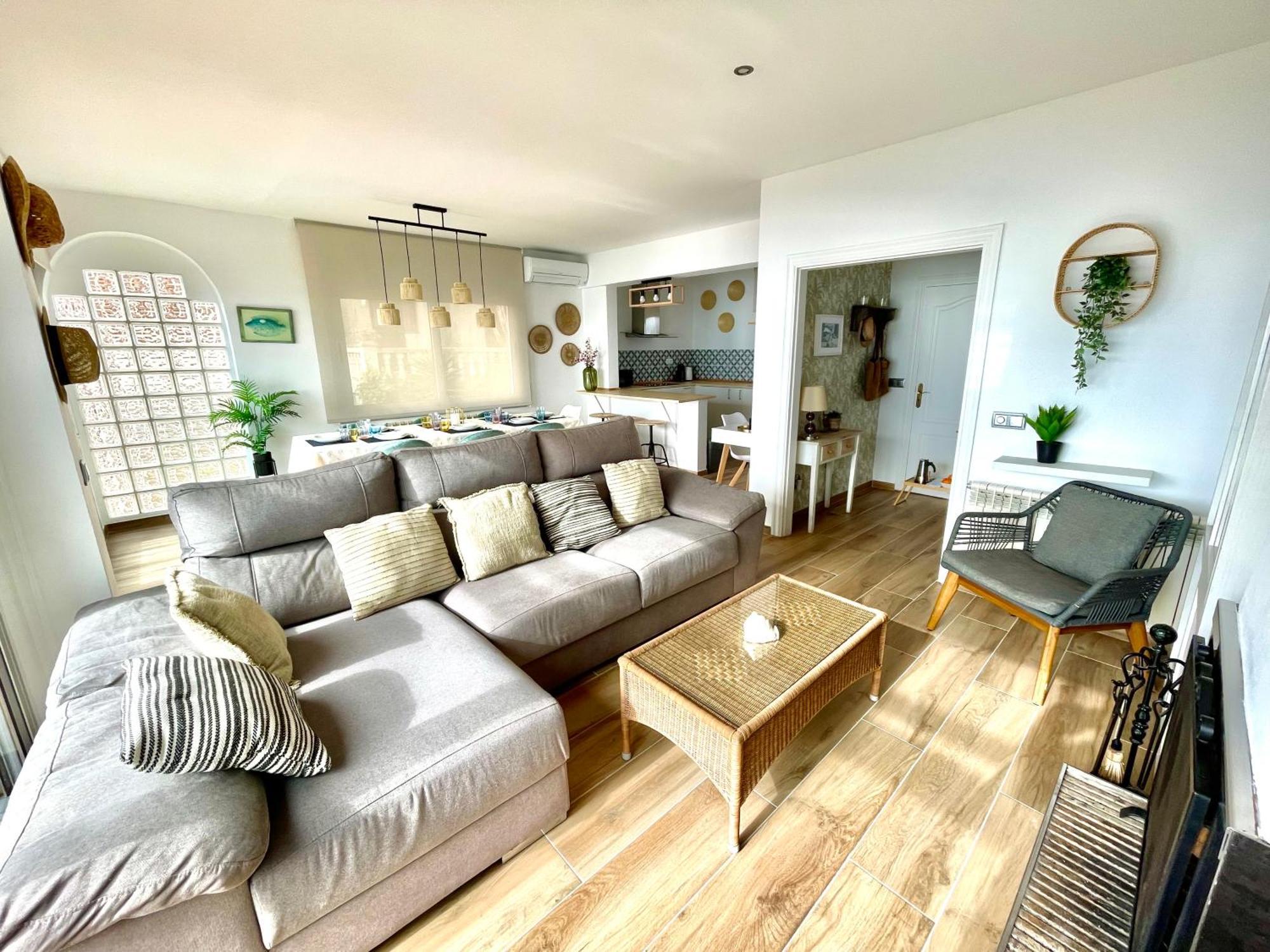 Seahomes Vacations, La Casa Blue Mediterranean Lifestyle Бланес Екстер'єр фото