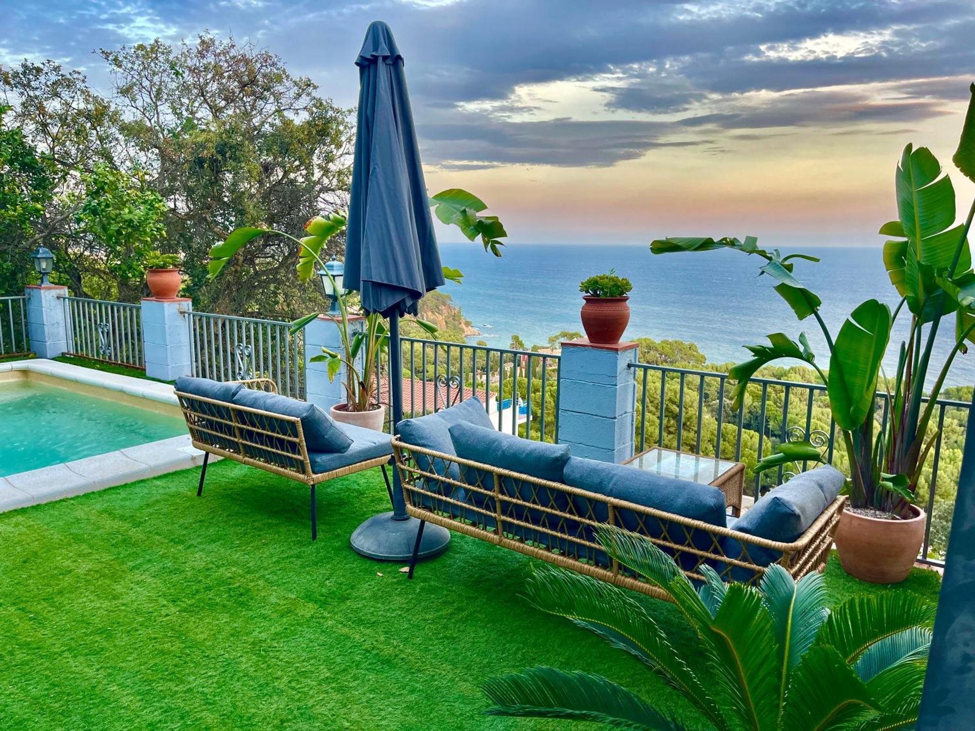 Seahomes Vacations, La Casa Blue Mediterranean Lifestyle Бланес Екстер'єр фото